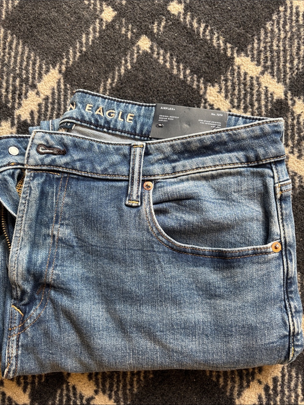 American Eagle Outfitters men’s 36x30 Medium Blue bootcut Leg Jeans
